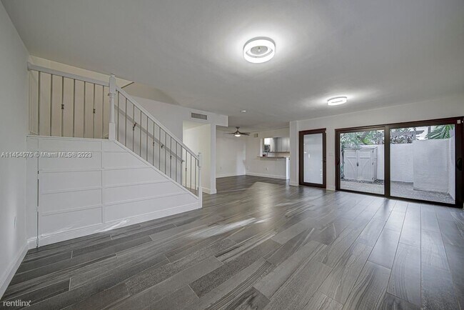 Building Photo - 3 br, 2.5 bath House - 4704 SW 67th Ave