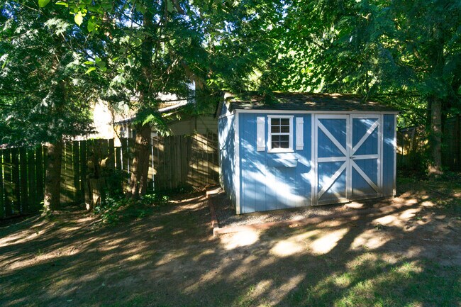 Building Photo - 16708 SE 40th Pl