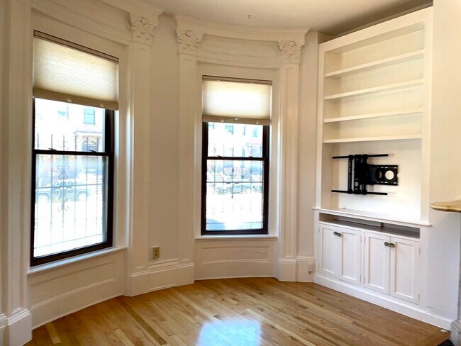 Building Photo - 683 Massachusetts Ave