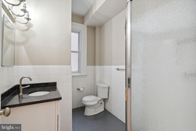 Building Photo - 1955 Locust St