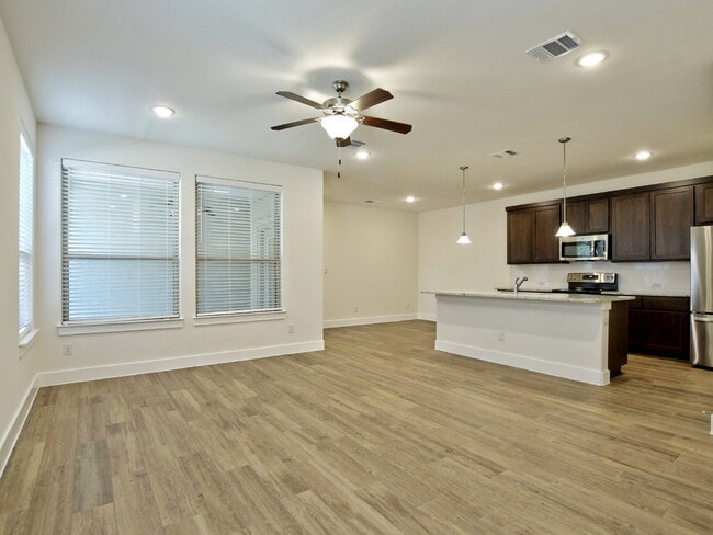 Building Photo - "Elegant 3-Bedroom Condo in Georgetown wit...