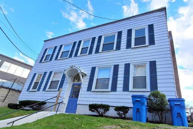 Building Photo - 34 Crescent 6 Crescent