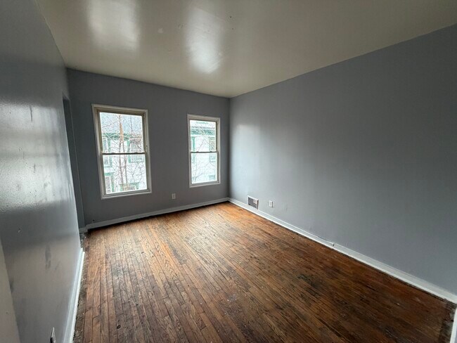 Building Photo - 227 Kellogg St