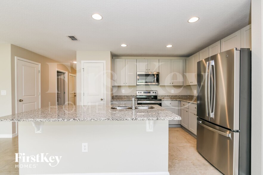 Building Photo - 409 Earhart Dr