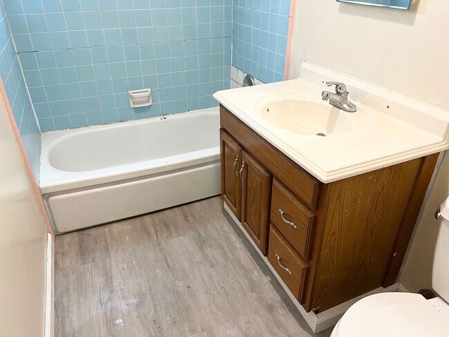 Building Photo - 2007-2009 N Teilman Ave