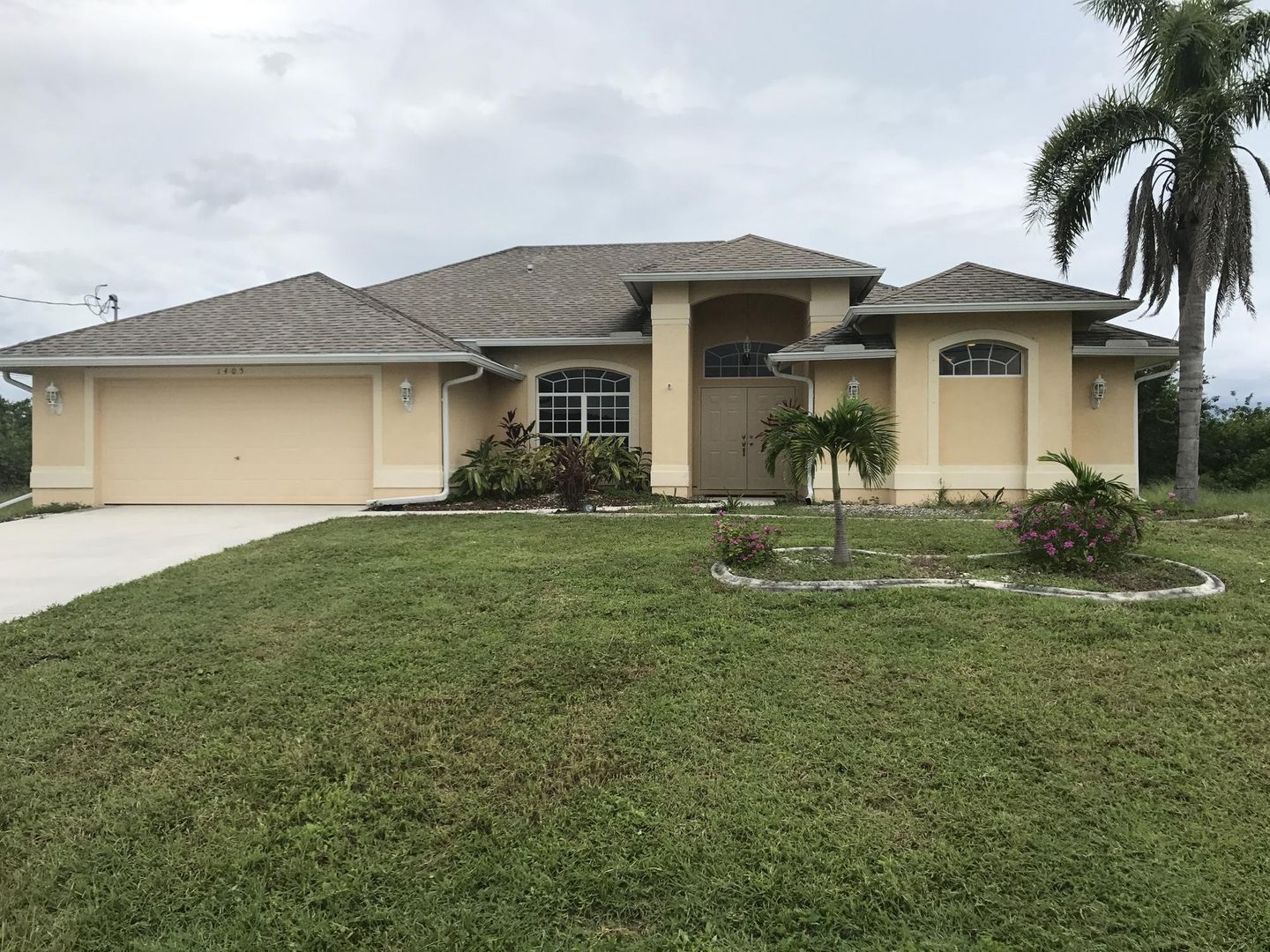 Building Photo - Coming early July ! Gorgeous home overlooking lake