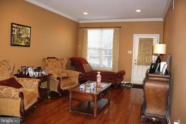 Building Photo - 506 Quincy St