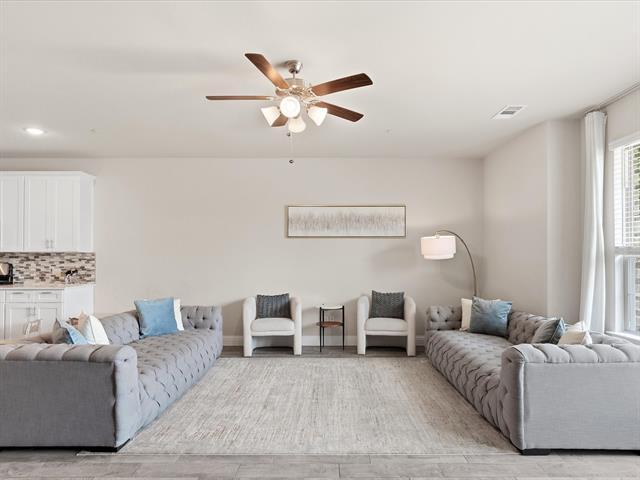 Building Photo - 217 Suma Dr