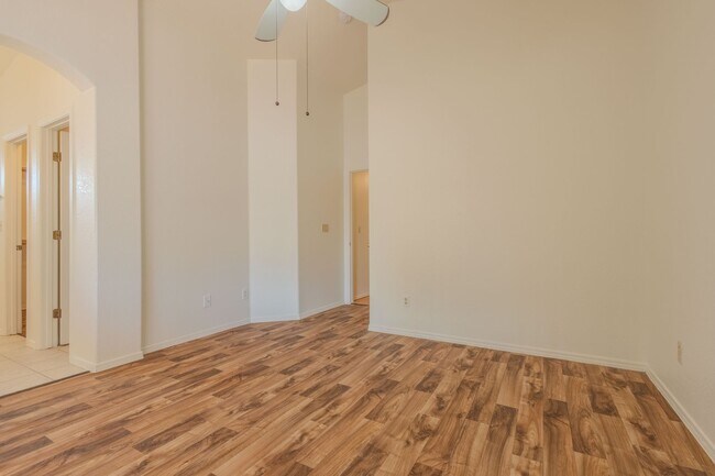 Building Photo - 3 Bedroom, 2 Bath