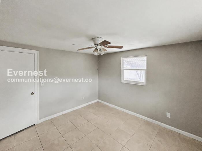 Building Photo - 2412 Arcadia Rd