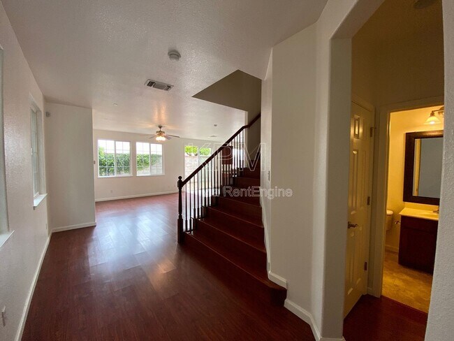 Building Photo - 10814 Peony Pl Dr