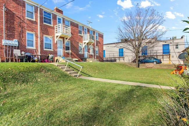 Building Photo - 2320 S 92nd St
