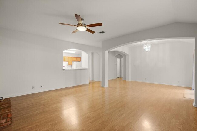 Building Photo - 2624 Gwendolyn Ln