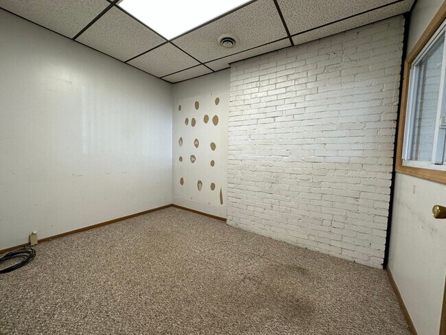 Building Photo - First Floor Commercial Space in Perfect Oakland Location Right on Boulevard of the Allies! CALL T...