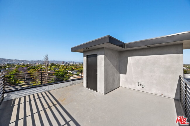 Building Photo - 8900 Sawyer St