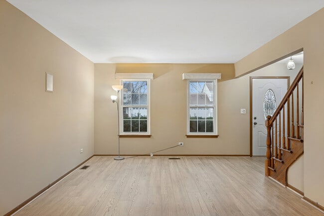 Building Photo - 145 Knightsbridge Dr