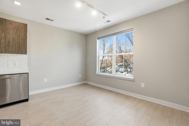 Building Photo - 989 S Buchanan St