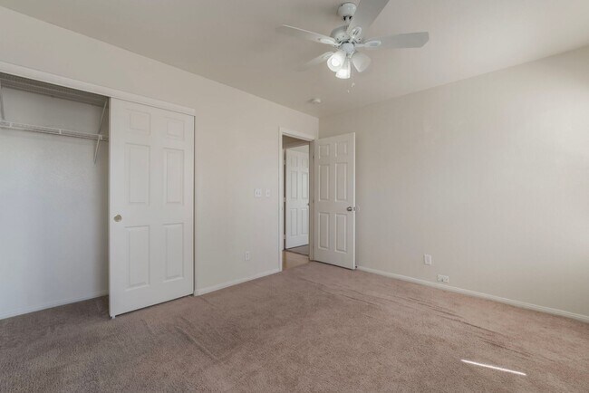 Building Photo - Beautiful Home in a Corner Lot!