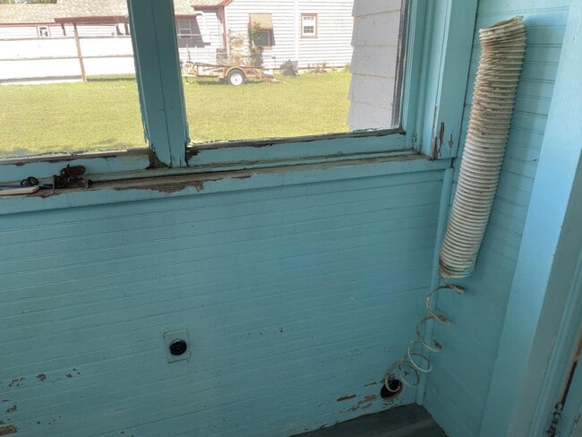 Building Photo - 610 Noble St