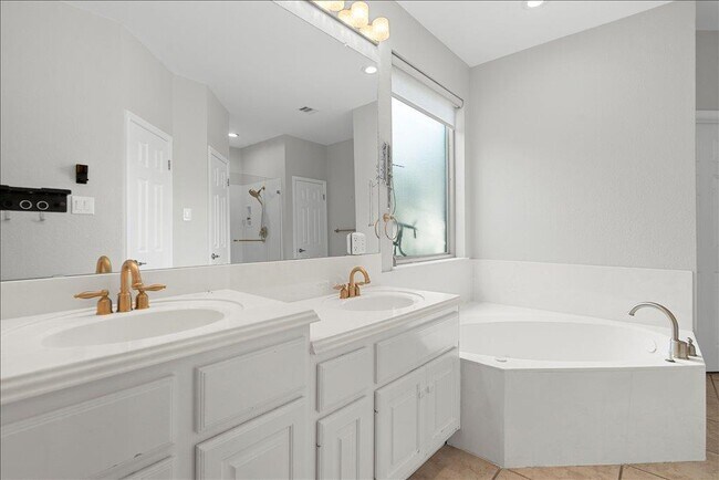 Building Photo - 5301 Deerwood Ln