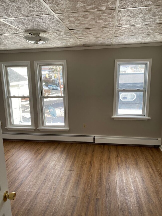 Building Photo - 406-408 Railroad Ave