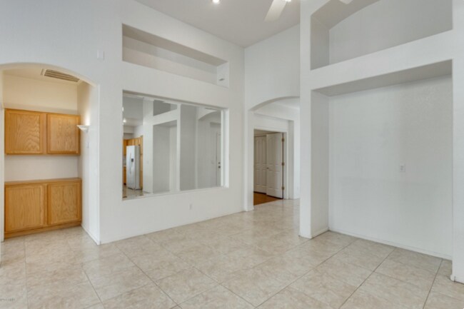 Building Photo - AVAILABLE NOW: Gorgeous 3 Bedroom 2 Bathro...