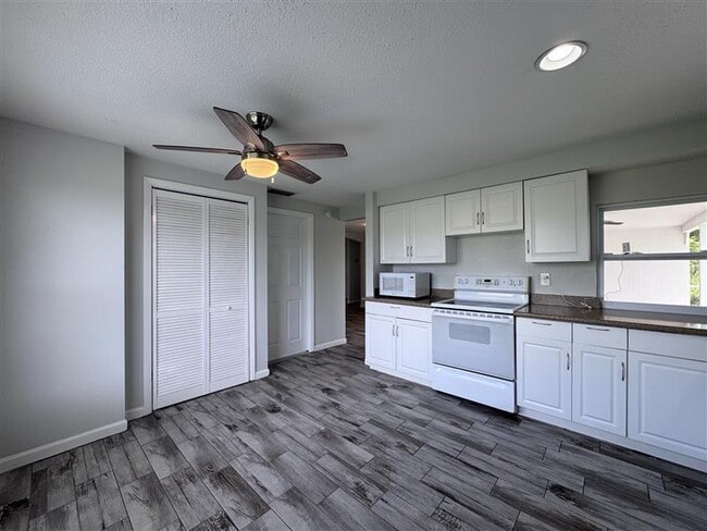 Building Photo - 3445 Sarto Ln