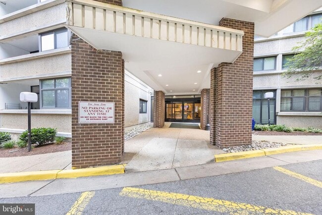 Building Photo - 5911 Edsall Rd