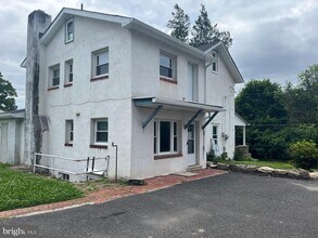 Building Photo - 422 Willow Grove Ave