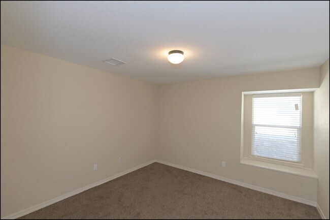 Building Photo - 3131 Red Orchard Dr