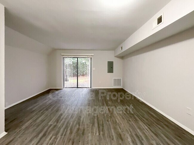 Building Photo - 951 Hollywood St