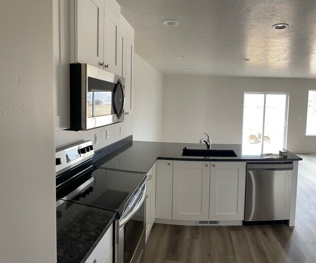 Building Photo - 917 N 100 W