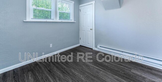 Building Photo - 504 King St