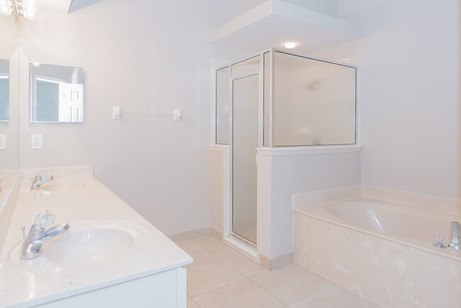 Building Photo - 878 S Lilac Loop