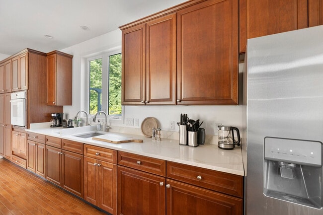 Building Photo - 163 Silver Lake Rd