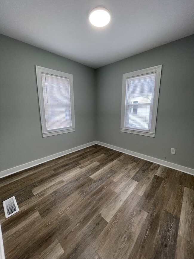 Building Photo - 311 Marshall St