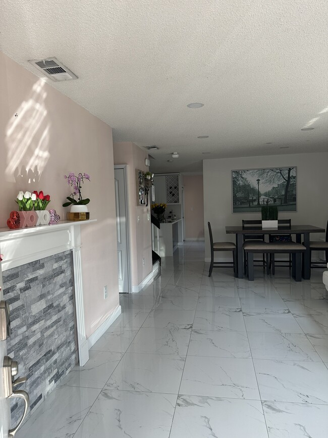 Building Photo - 15861 SW 70th Terrace