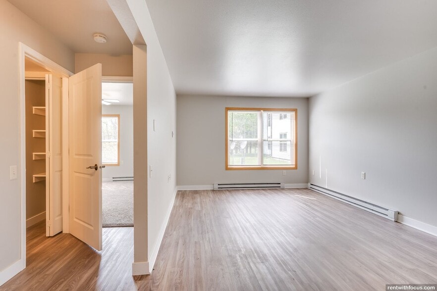 Building Photo - The Waters Edge