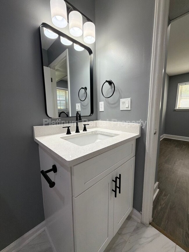 Building Photo - 1502 Waverly Way