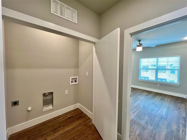 Building Photo - 714 N Plano Rd