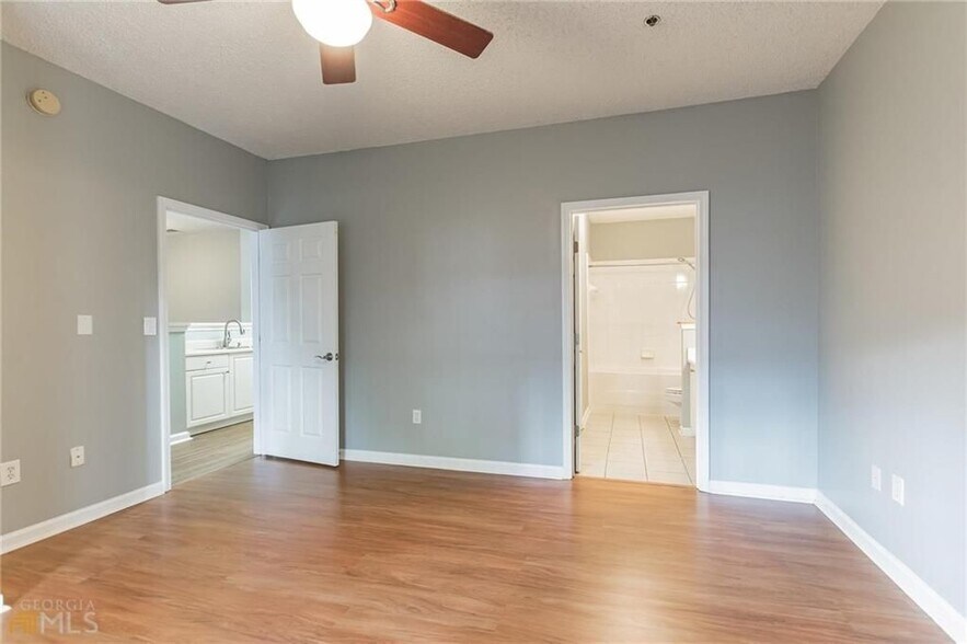Building Photo - 711 Spring Heights Ln