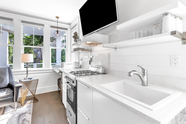 Building Photo - 4 Clipper St