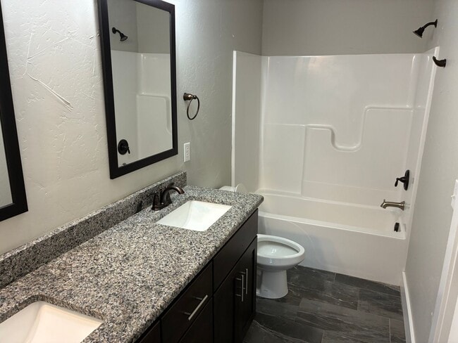 Building Photo - Beautiful 3 bedroom, 2 bath, 2 car garage duplex in Ozark! Spacious, granite with open / split be...