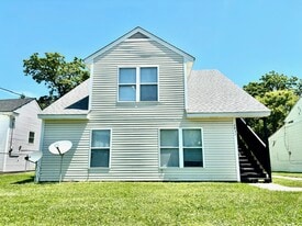 Building Photo - 2431 Saint Xavier St