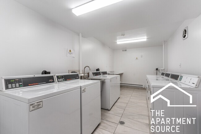 Building Photo - 5841 N Winthrop Ave