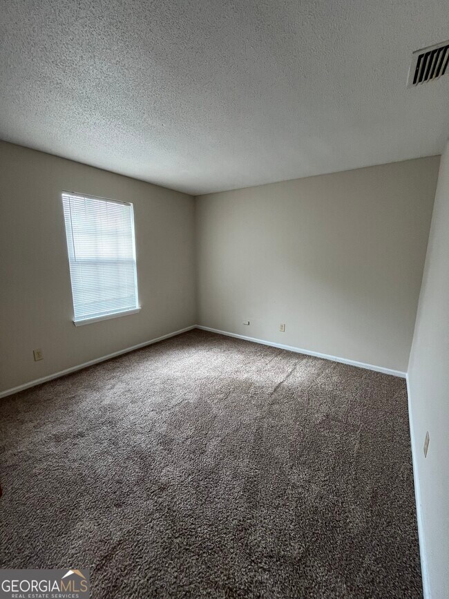 Building Photo - 121 Admiral's Walk Dr