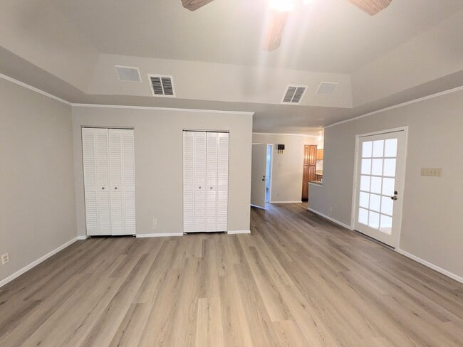 Building Photo - 6618 Cloverbend St