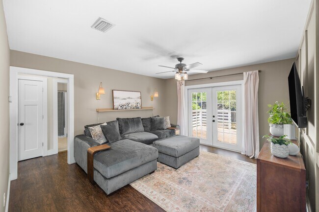Building Photo - 419 Morningbird Ct