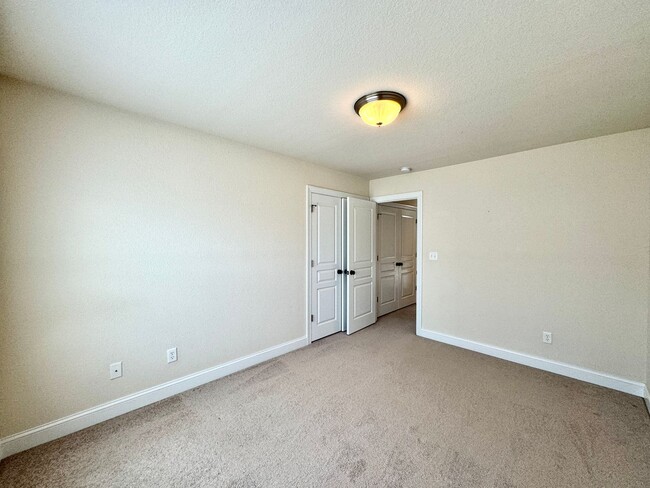 Building Photo - 4-Bedroom Home Ready 07-10-26!! Gourmet Kitchen - Fenced Backyard - Pet Friendly!