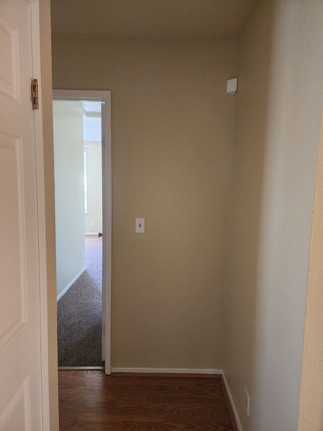 Building Photo - 3 Bedroom 2 Bath in HOA Community with Com...